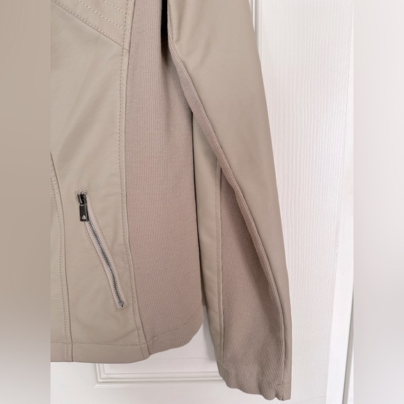 Small women’s tan faux leather jacket with cloth side detailing - Picture 5 of 6